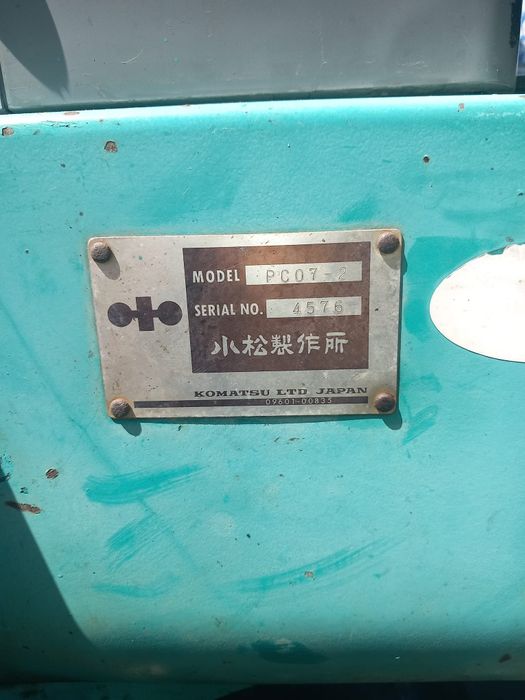 Mini giratória 1500kg  pc 007rasto em bom estado de uso motor memo kom