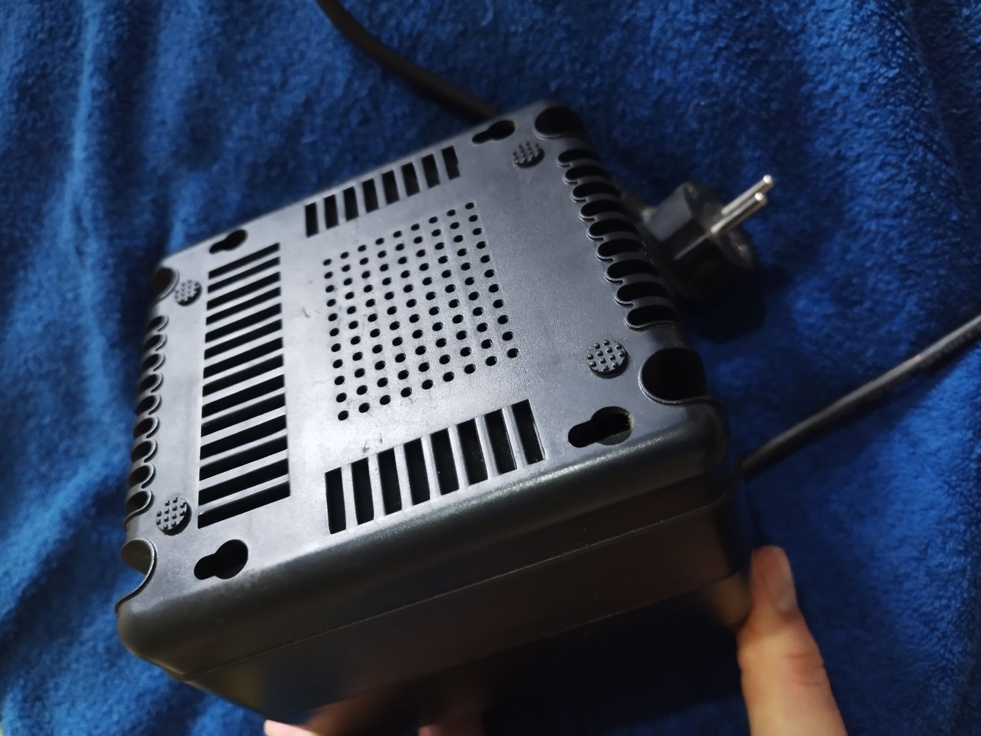 Стабилизатор автоматический регулятор EnerGenie Power Cube EG-AVR-100