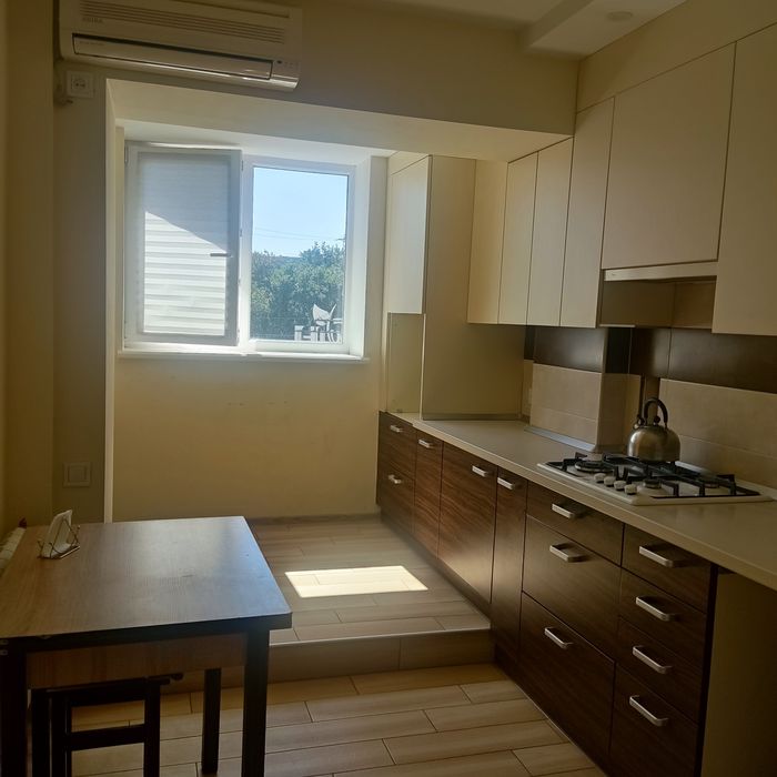 2х кімната квартира з ремонтом Шевченківський р-н, вул Чарівна,3 єтаж.