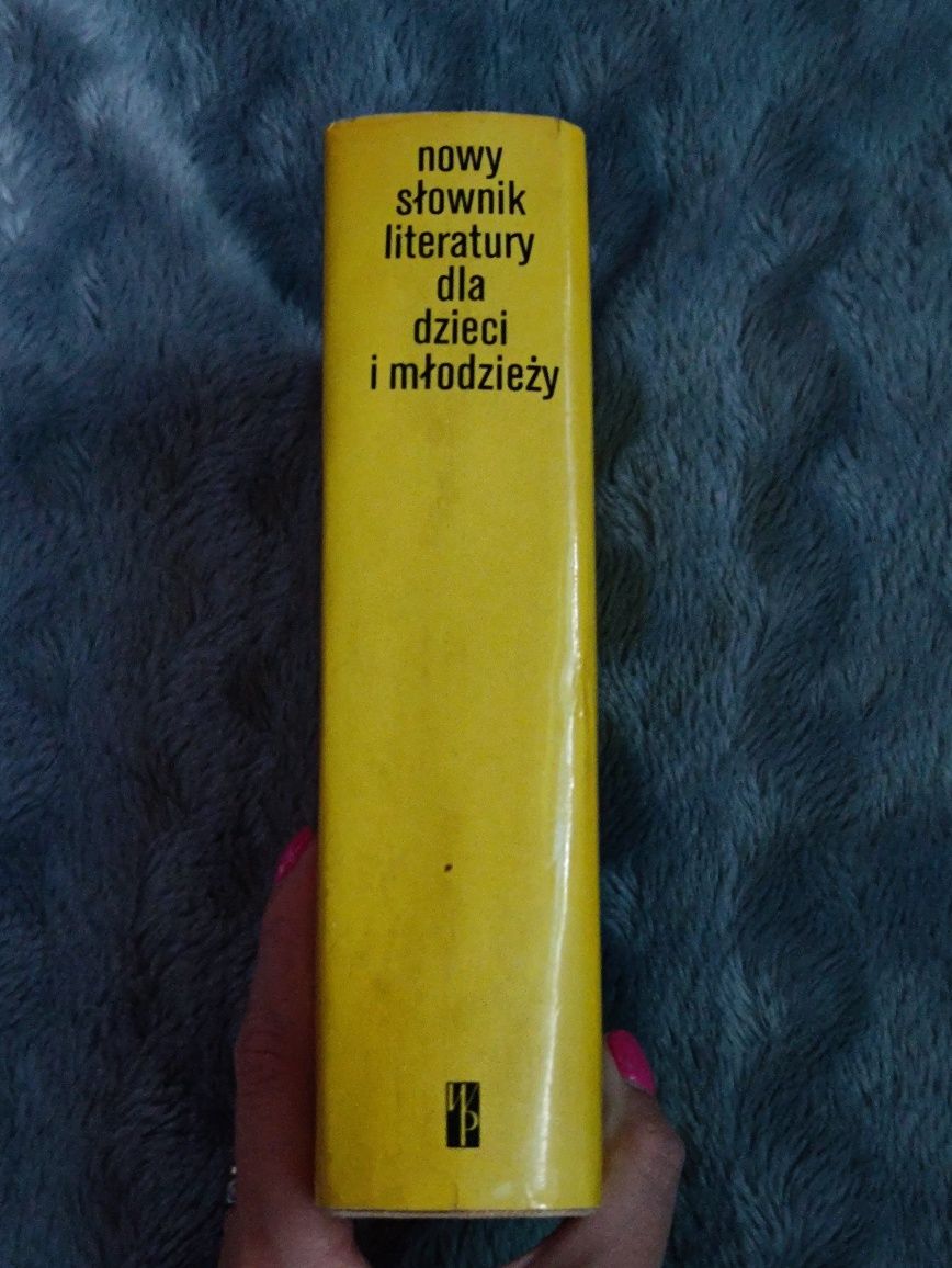 Nowy słownik literatury dla dzieci i młodzieży. Pisarze, książki,serie