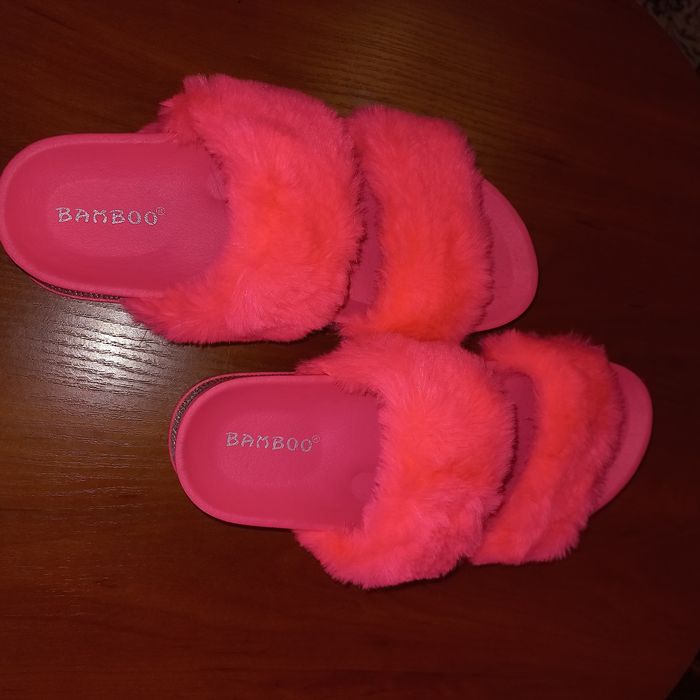 Меховые шлепанцы