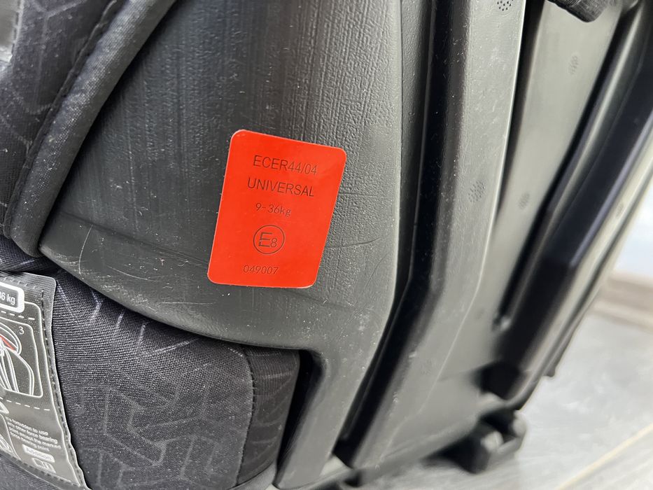 Дитяче рожеве автокрісло Safcom з додатковим боковим захистом