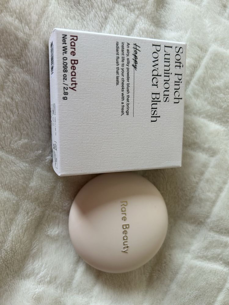 Rare Beauty soft luminous powder blush kolor happy