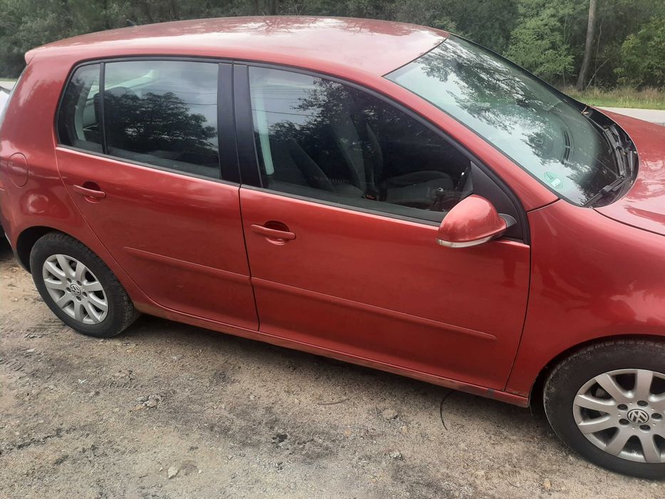 volkswagen golf 2005r 1.6 benzyna mały przebieg