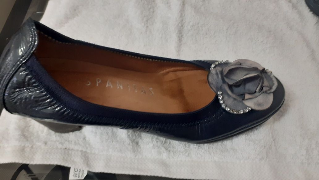 Sapatos hespanitas verniz azul com aplicações n37