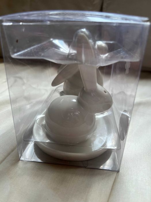 Zestaw białych ceramicznych solniczki i pieprzniczki - zajączków Homla