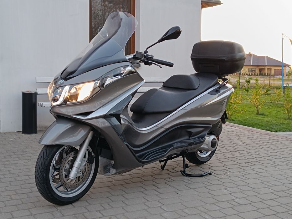 /// Piaggio X10 125cm³ na B kat. ///