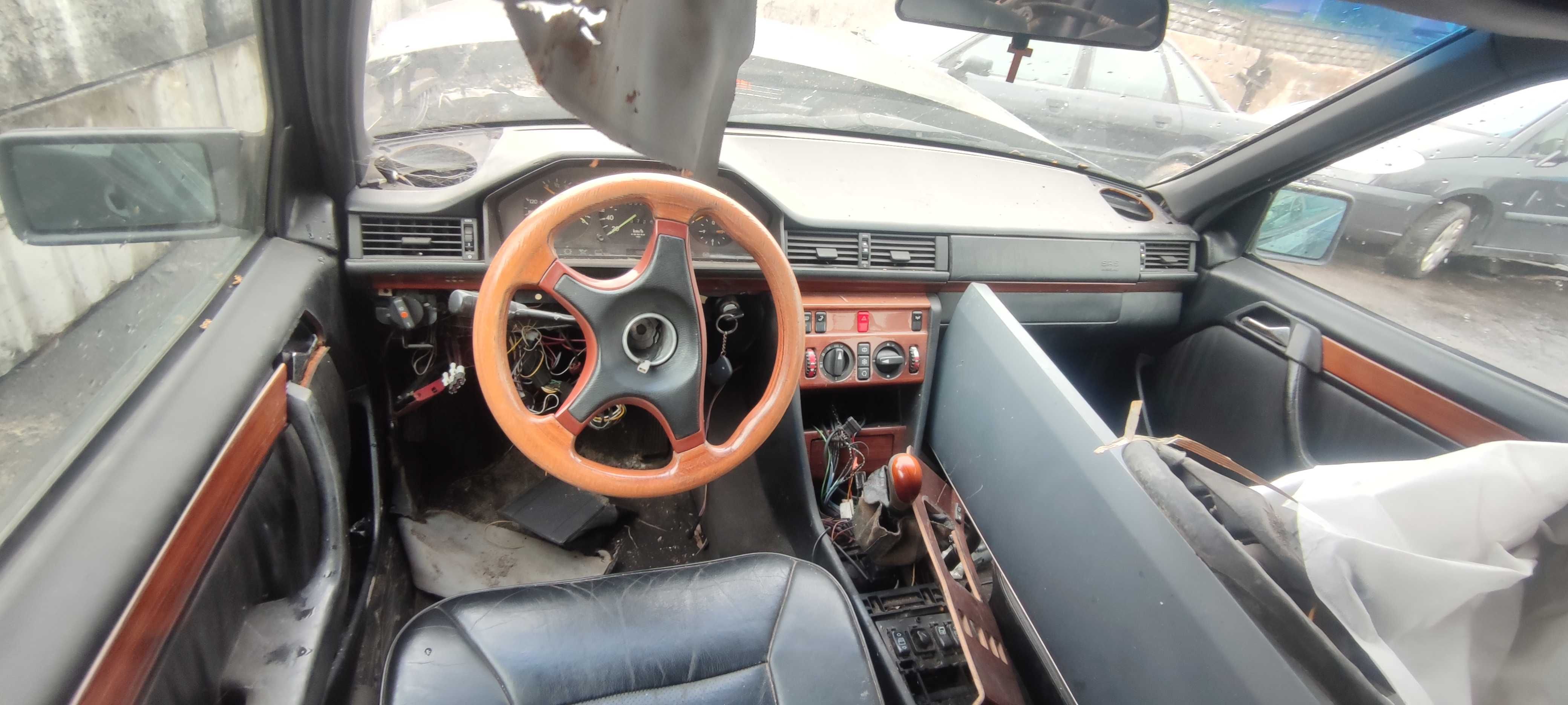 Mercedes E220 E-Klasa W124 93r Sedan Wszystkie Części Maska Klapa