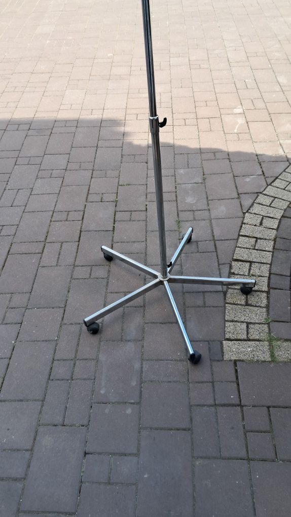 Sprzedam stojak sklepowy  stojący czteroramienny