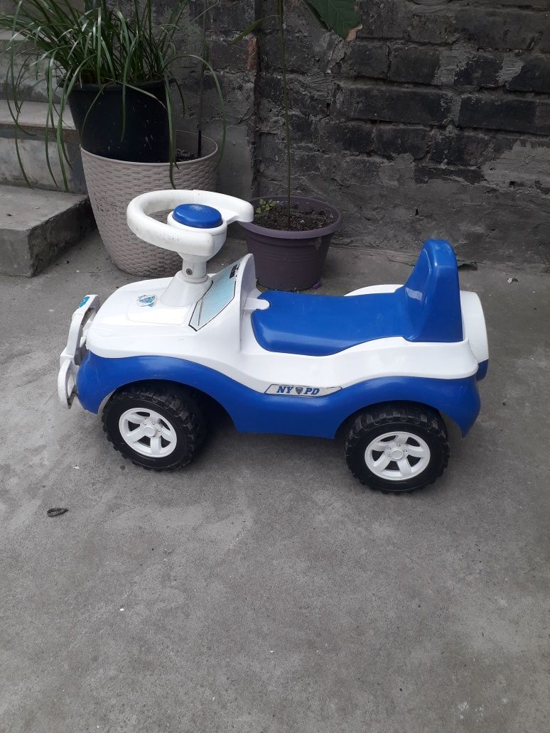 Детский автомобиль каталка для прогулок.