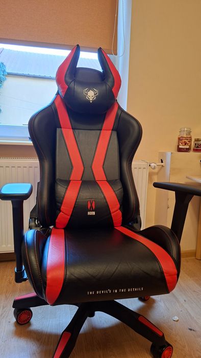 Fotel gamingowy czarno-czerony