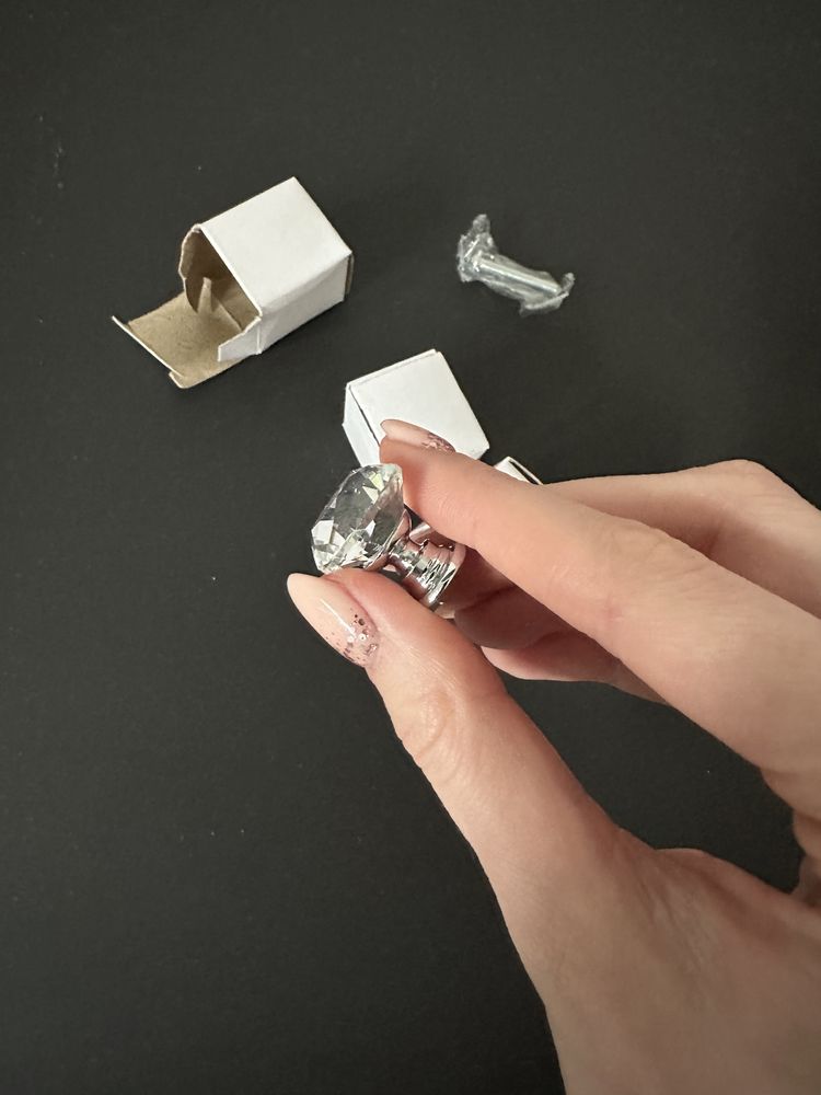 Uchwyty meblowe diament kryształ 2 cm 4 szt