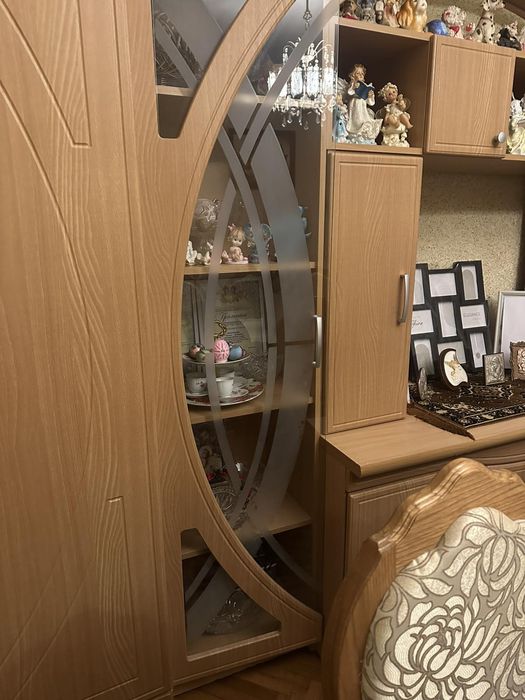 Стінка в кімнату