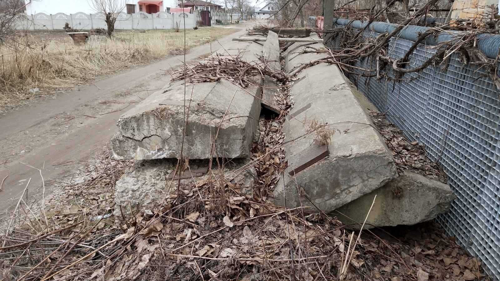 Підкранові залізобетонні балки (лежні).
