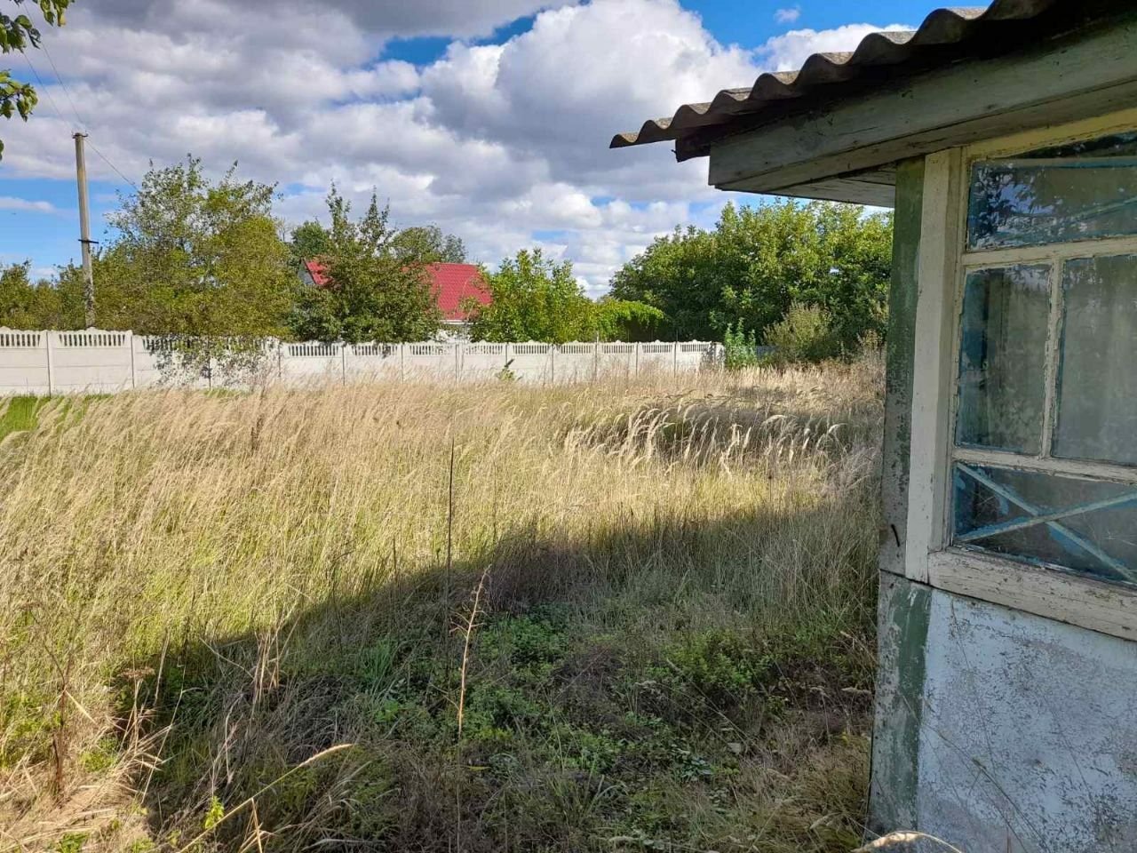 Продається житловий будинок із земельною ділянкою