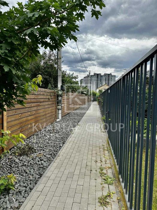 продам одноповерховий, кутовий таунхаус з ремонтом в центрі м. Буча!