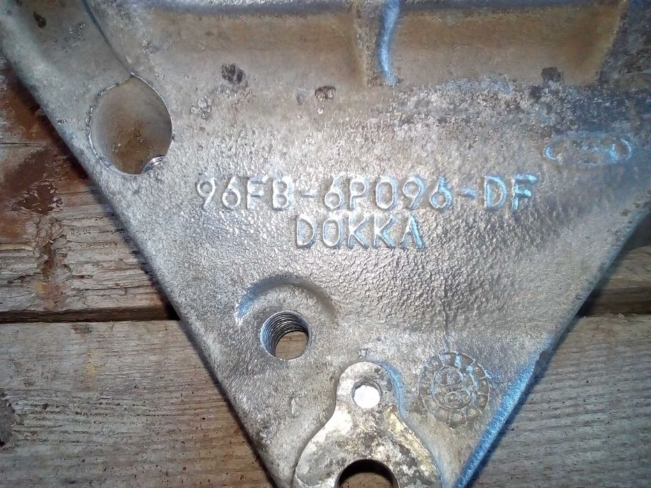Кронштейн кріплення двигуна правий Фієста Кур’єр Мк4 Endura DE 1.8D