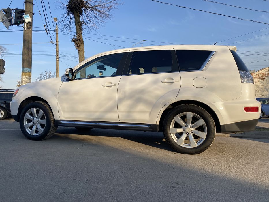 Mitsubishi Outlander XL