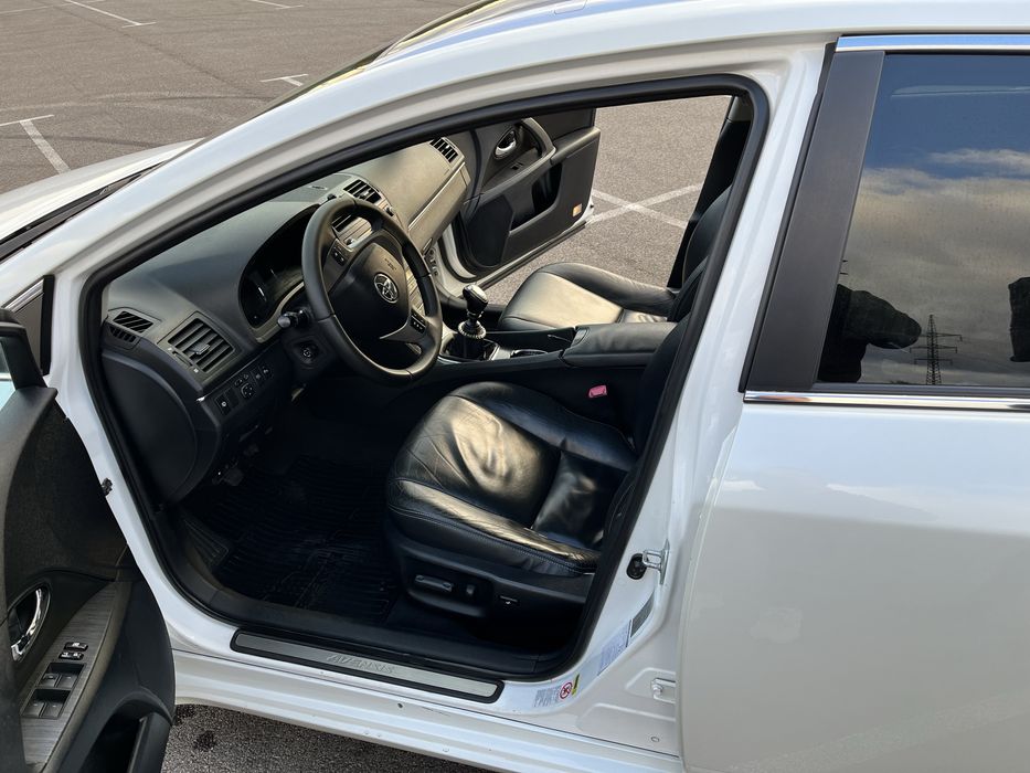 Тойота Авенсіс Т27