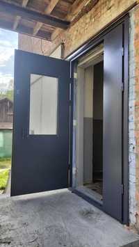 Вхідні двері зі склопакетом/металеві тамбурні/ В наявності