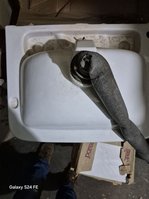 1 Lavatório branco - 42x32.5cm