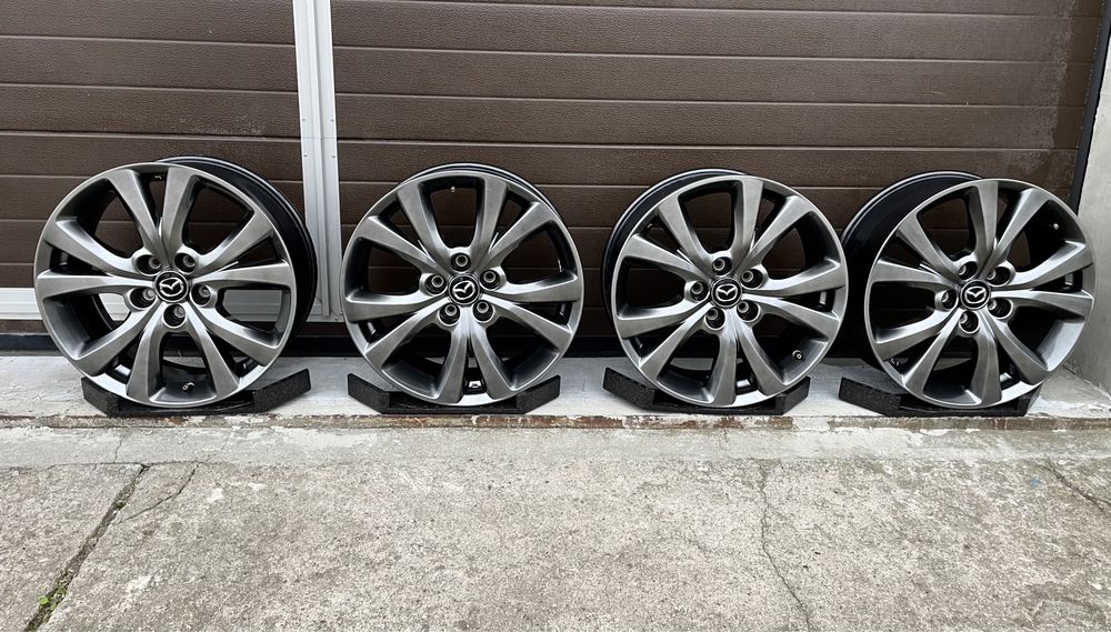 4x felgi aluminiowe 5x114,3 r18 et45 7J Alufelgi Oryginał Mazda Grafit