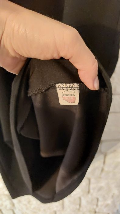 Sukienka czarna 38 M w litere A ozdobne rękawki