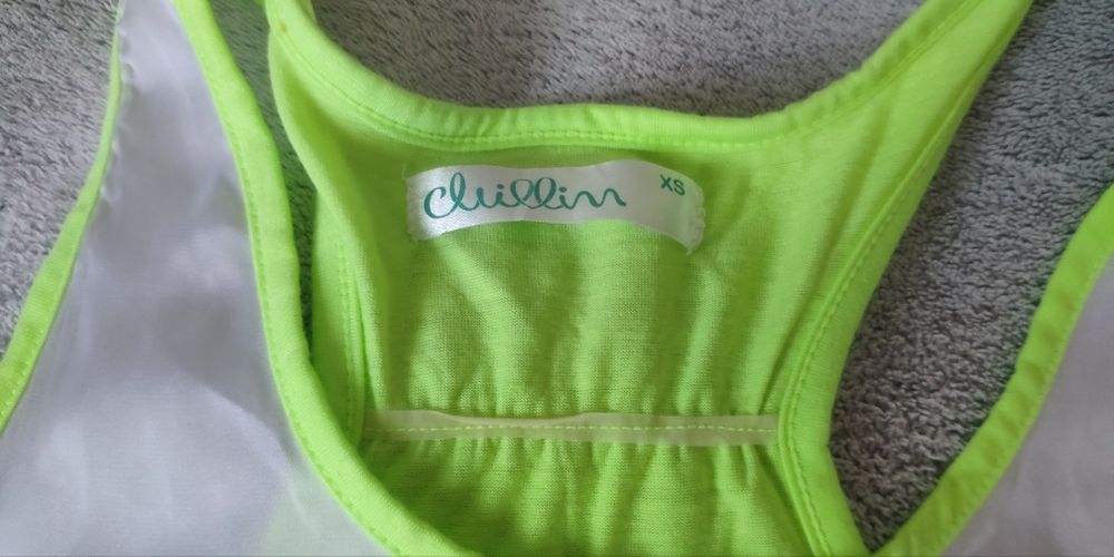 Neonowa koszulka bokserka