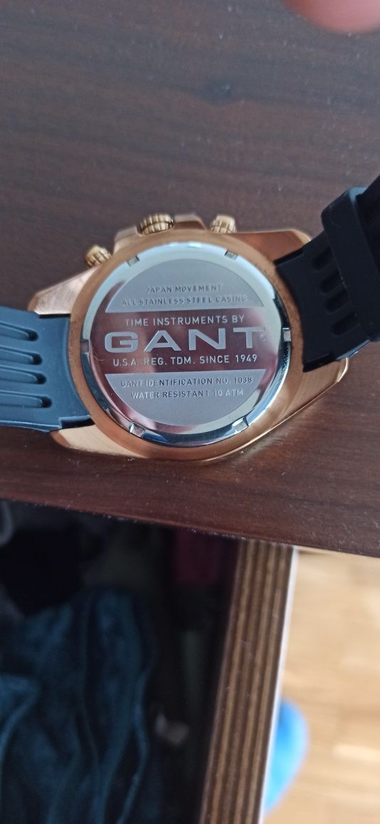 Relógio Gant dourado