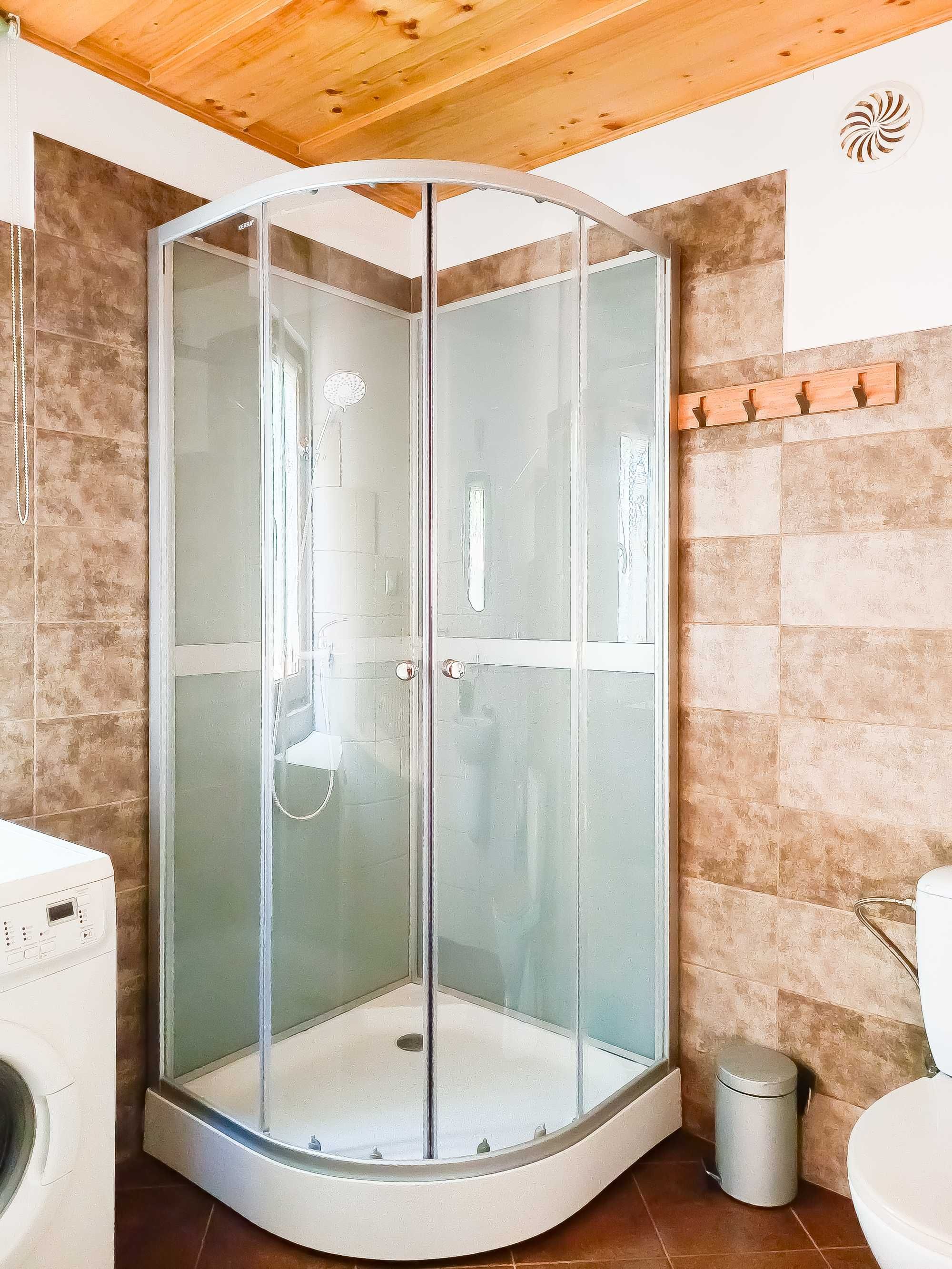 Domki letniskowe z kominkiem, jacuzzi i sauną.