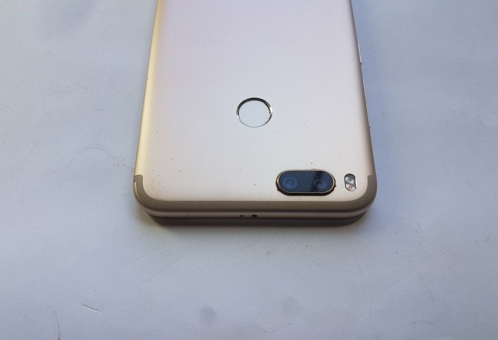Xiaomi mi A1  4/64 9 Android