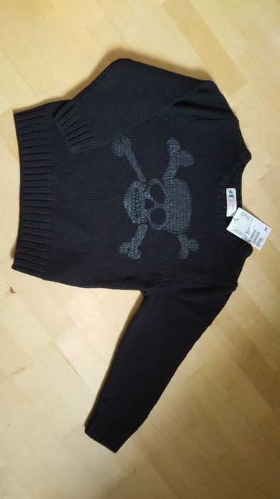 Sweterek czarny r 98/104 HM Nowy