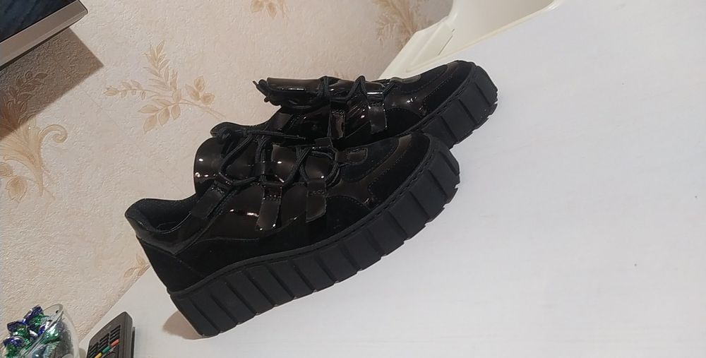 Neo Shoes Półbuty Czarne Skórzane Lakier M01 r.38