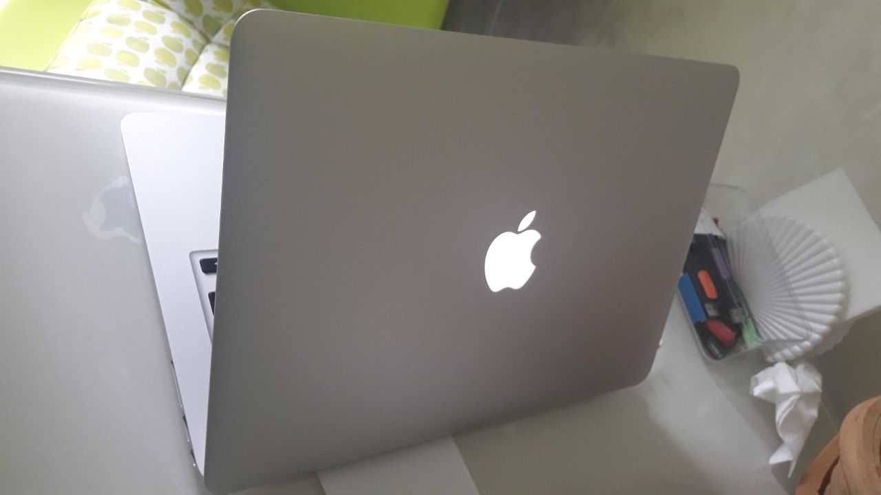 MacBook Air 13”  A1466 i5 1.8Ghz/8gb RAM
