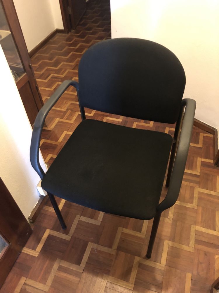 Cadeira multiuso preta