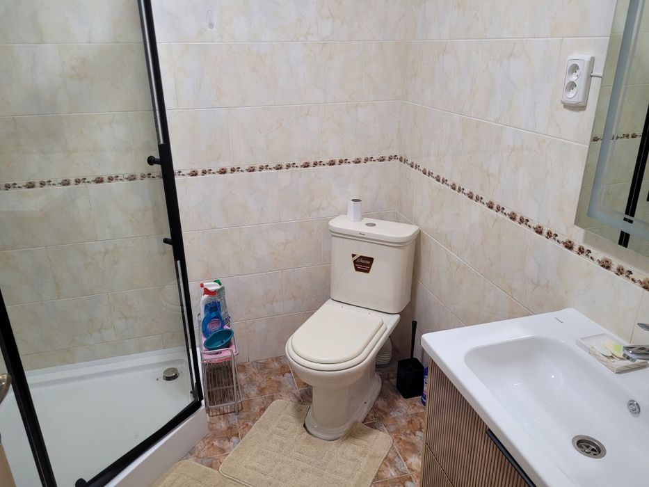 Продам укомплектованную квартиру в центре Нерубайского!