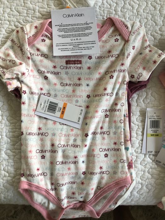 Calvin Klein komplet 3 czesci na 3 - 6 m lub 6 - 9 miesiecy