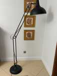 Lampa stojąca czarna