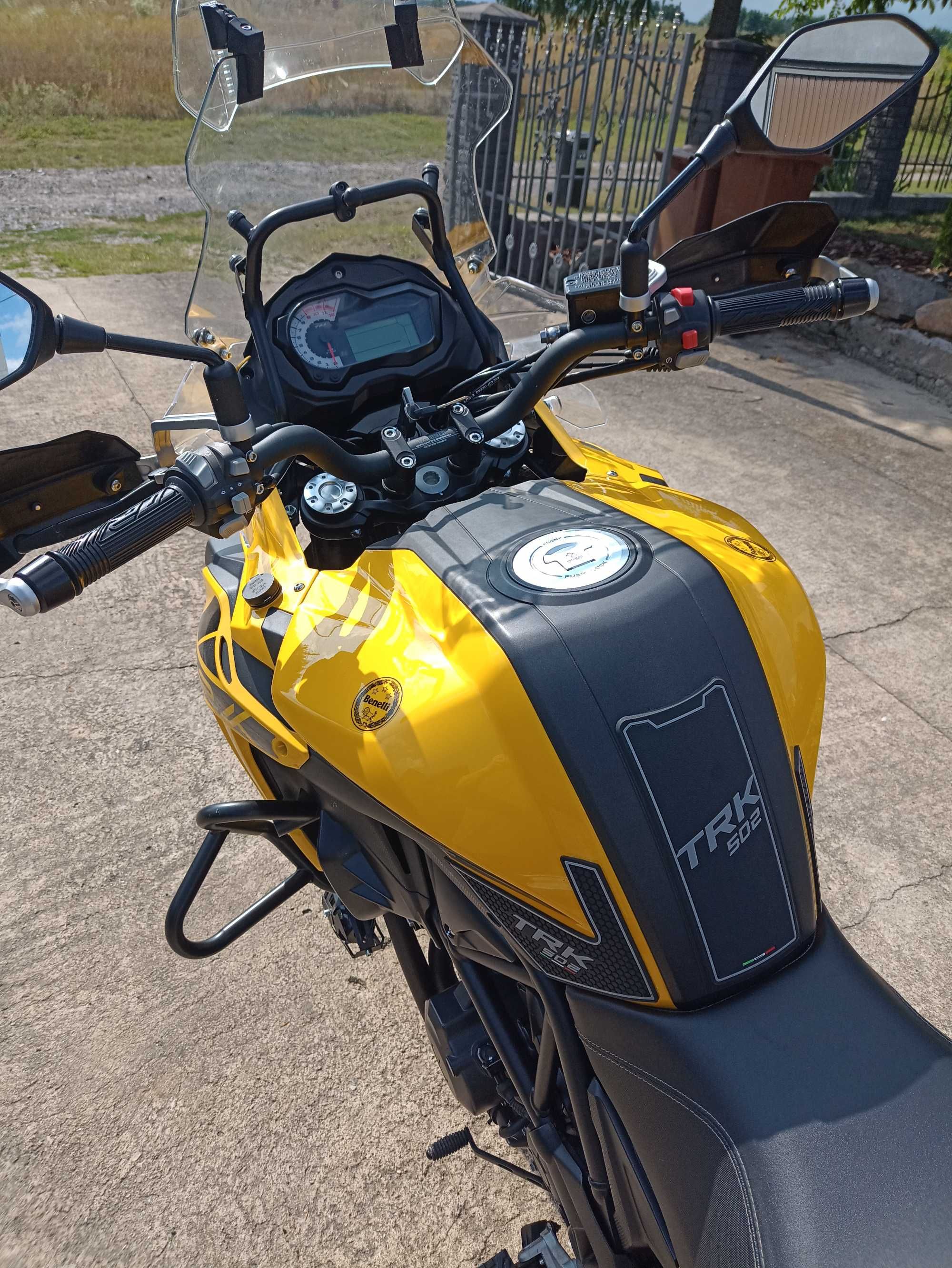 Benelli trk 502x