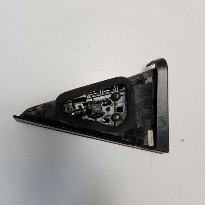 Skoda Super b фара задня ліва в кришку багажника