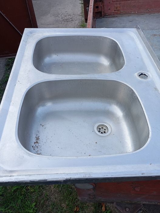 Продам двойну мийку із нержавіючої сталі.