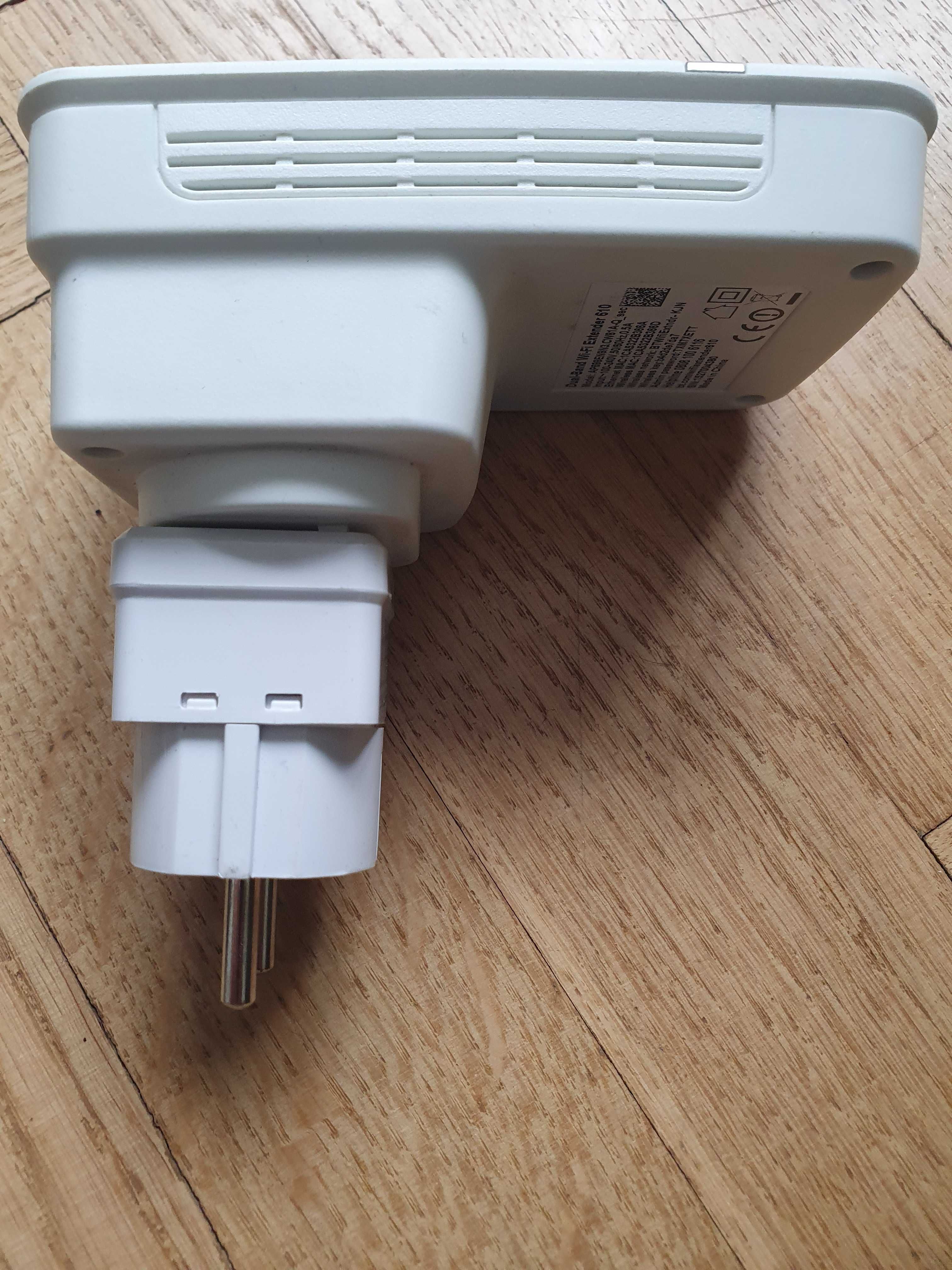 Dual-Band Wi-Fi Extender 610