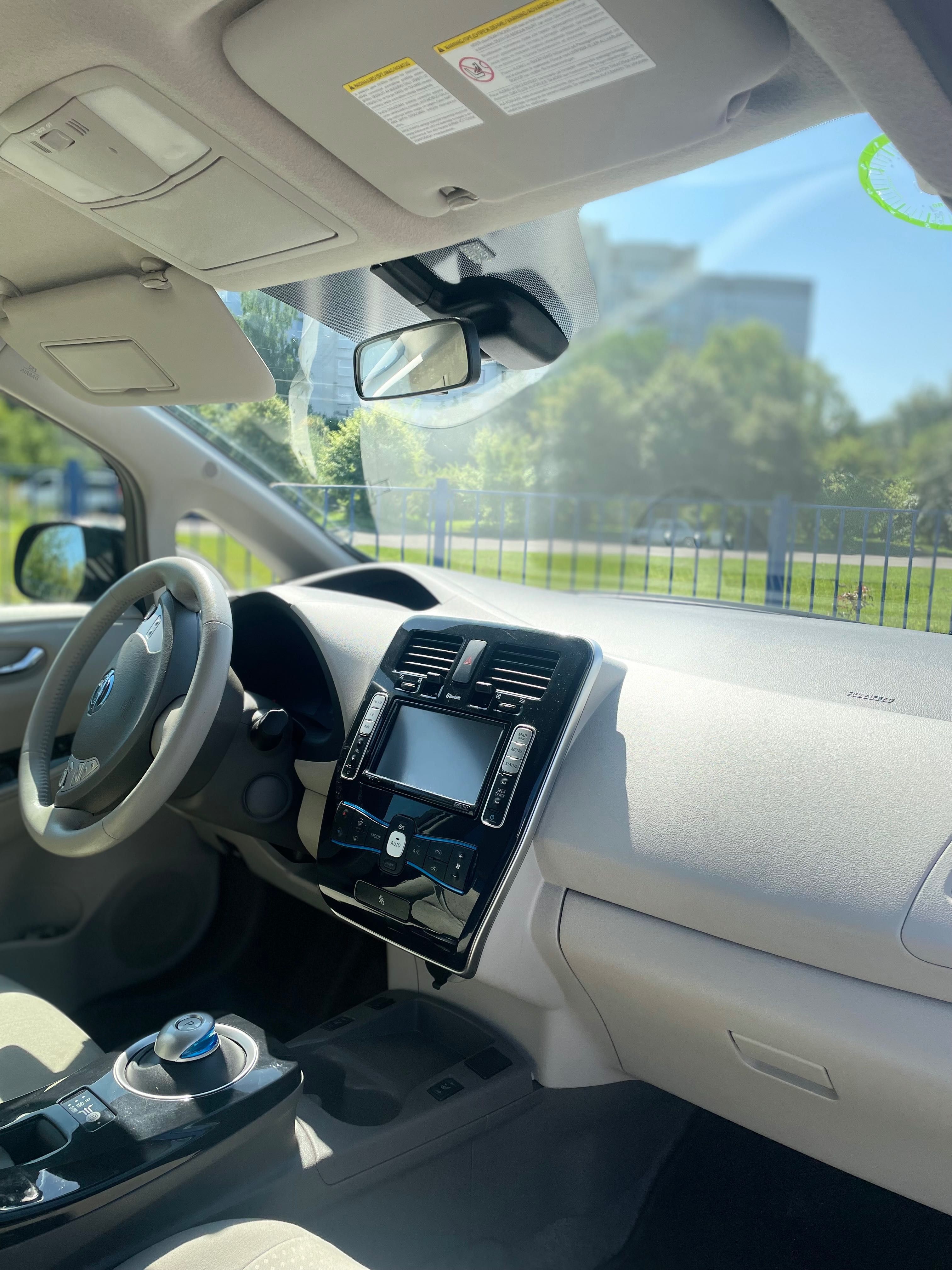 Nissan Leaf  24 kW 2013