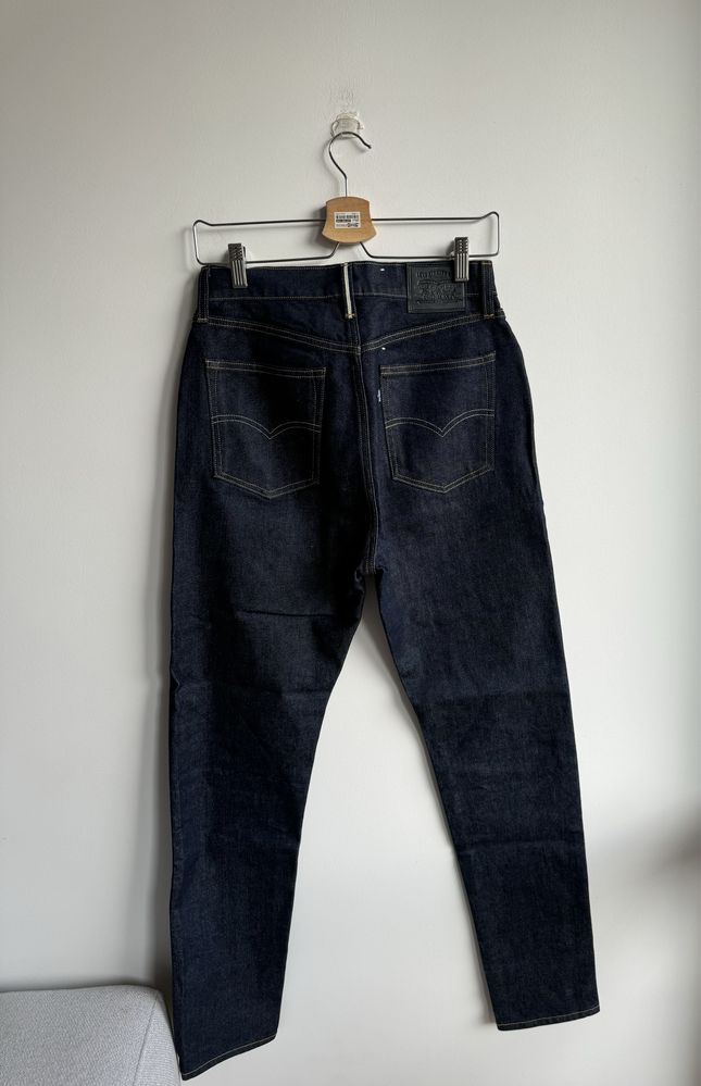 Granatowe spodnie Levis W28 L31 wysoki stan rurki niebieskie