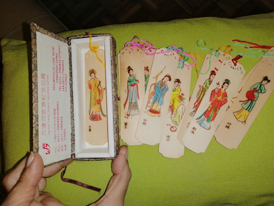 Caixa chinesa com marcadores pintados/escritos à mão, Colecção