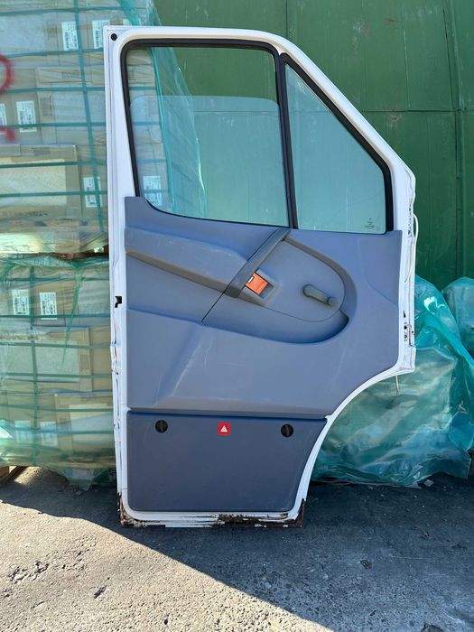 Продам комплектні пасажирські двері Mercedes Sprinter (W906) - ліві
