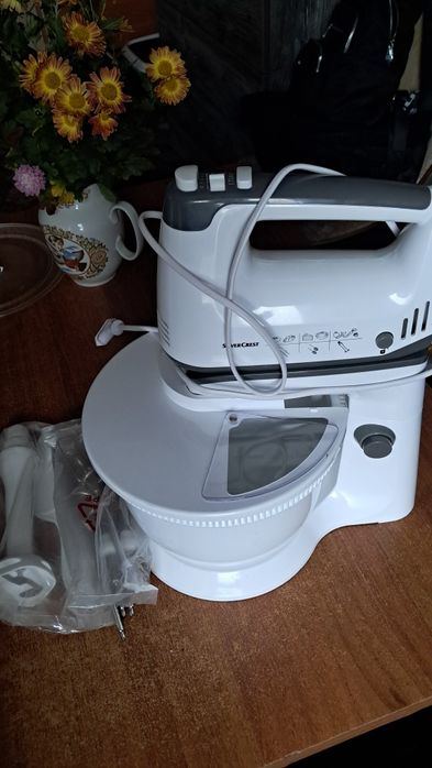 Кухонный миксер с насадками