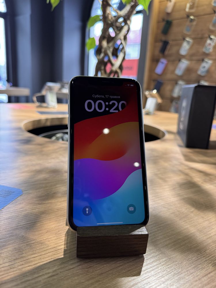 iphone 11 white 64/128 used