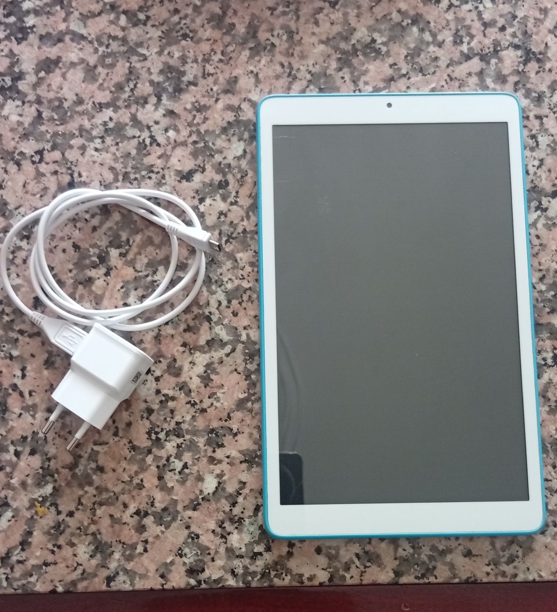 Tablet alcatel de 10 polegadas já com alguns anos mas a funcionar