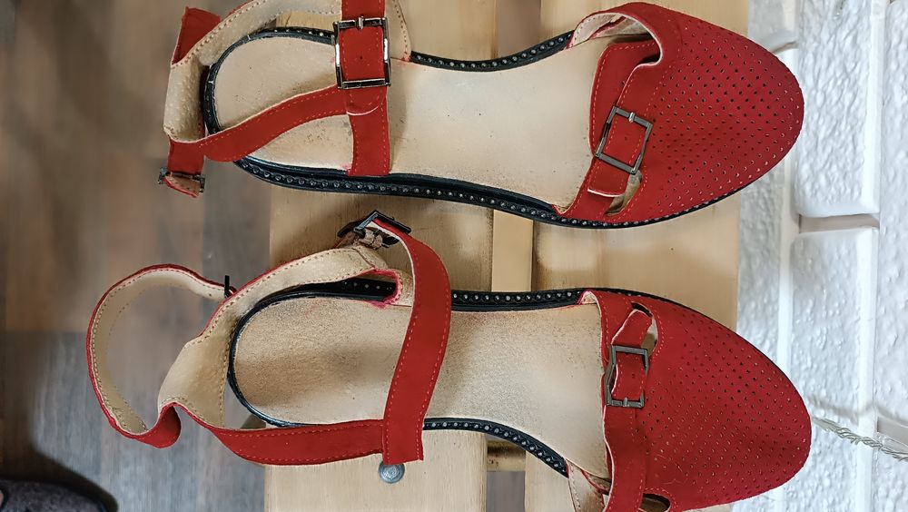 Продам босоножки